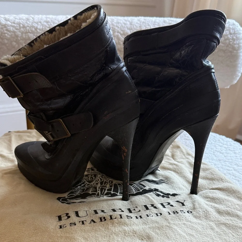 Burberry Prorsum Black Heeled Boots with Buckle Detail - Picture 7 of 7